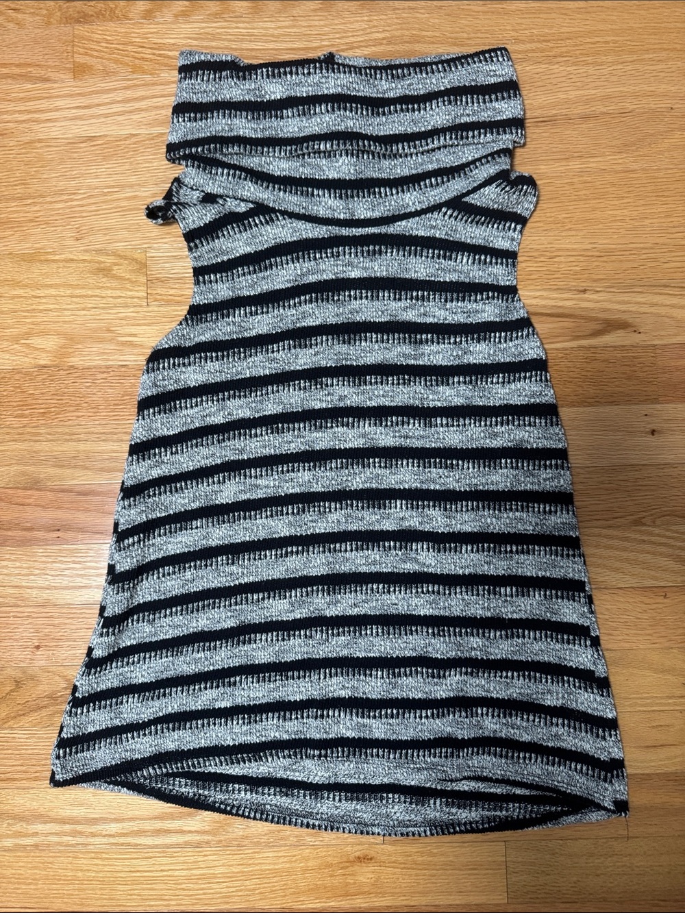 Dolan Sleeveless Cowl-neck light sweater, Women’s Size Small